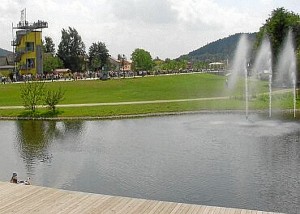 Mehrmals bot das ehemalige Landesgartenschau-Gelände die einmalige Kulisse für Veranstaltungen während des Stadtjubiläums. Meist war die Seebühne dicht mit Bürgern und Gästen bevölkert.